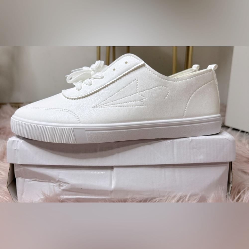 Tennis Shoes